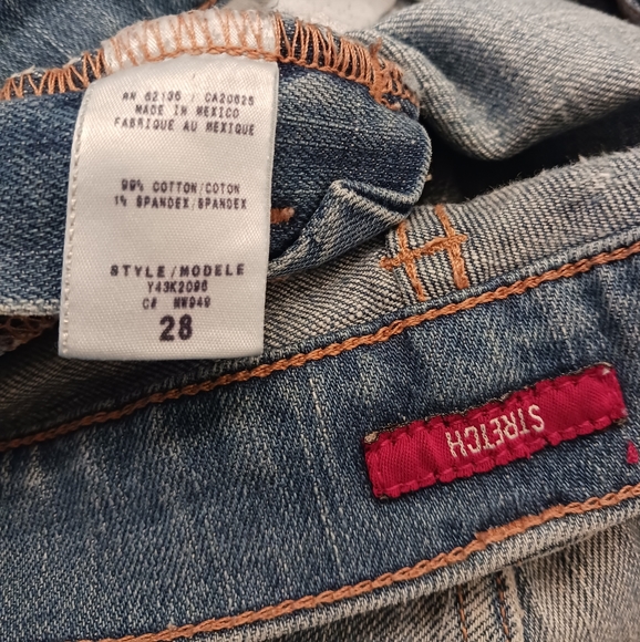 Y2K Guess zippered capri Jeans😱🤯😍😍 - Picture 8 of 16